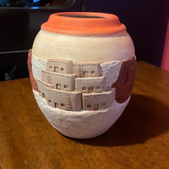Handmade ceramic southwest vase - Picture 1 of 9